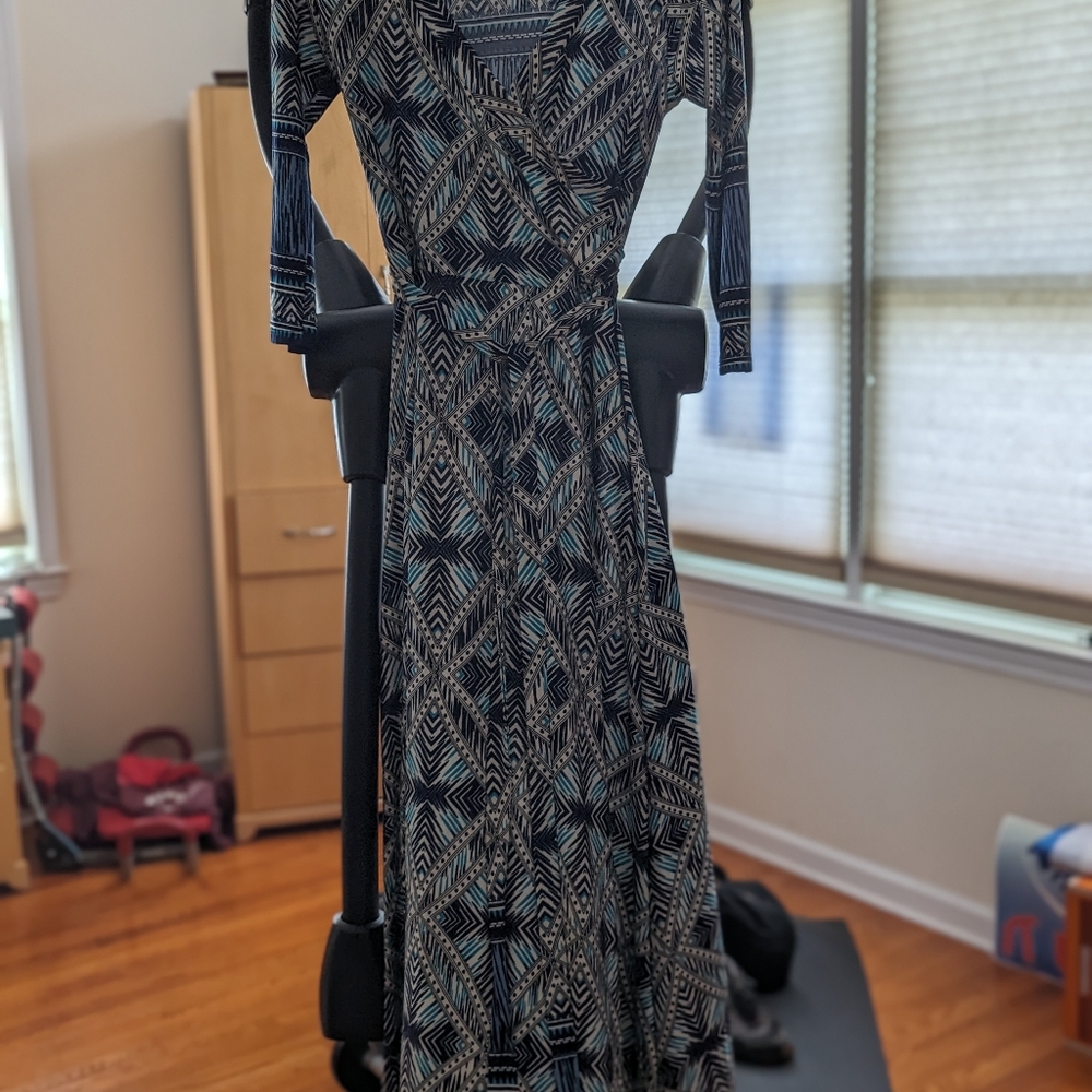 Light On Trend summer maxi wrap dress. Flattering! One size. - Picture 4 of 4